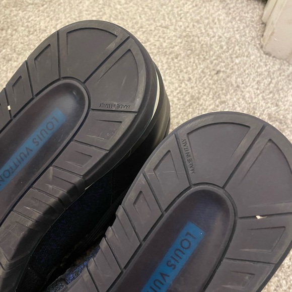 Men’s pre loved Louis Vuitton sneakers in Navy blue and black Damier. - Picture 6 of 10